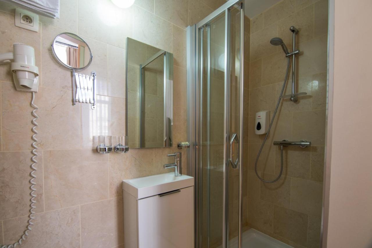 Hotel The Lord Γάνδη Εξωτερικό φωτογραφία